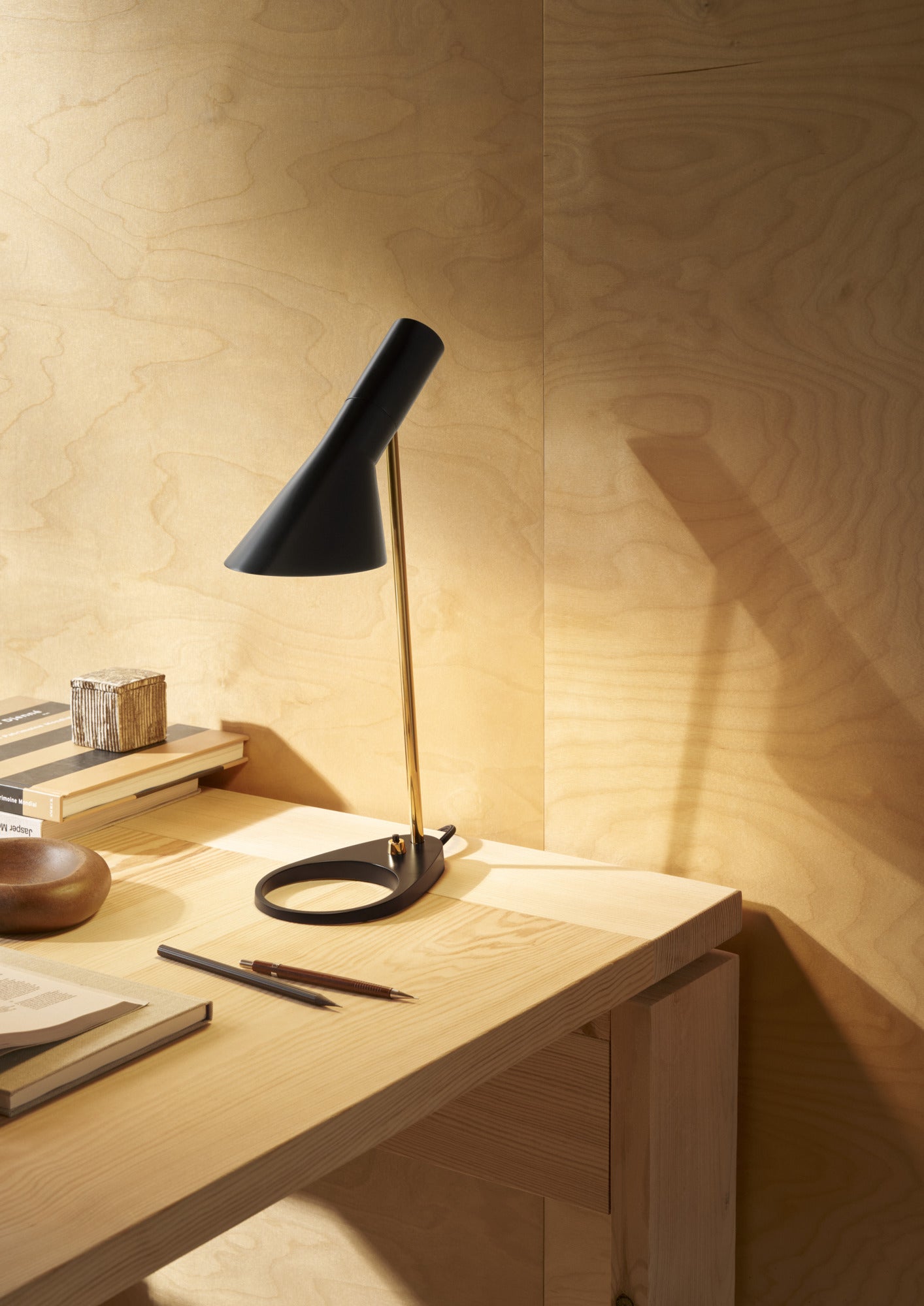 Tischlampe AJ MINI schwarz mit Messing