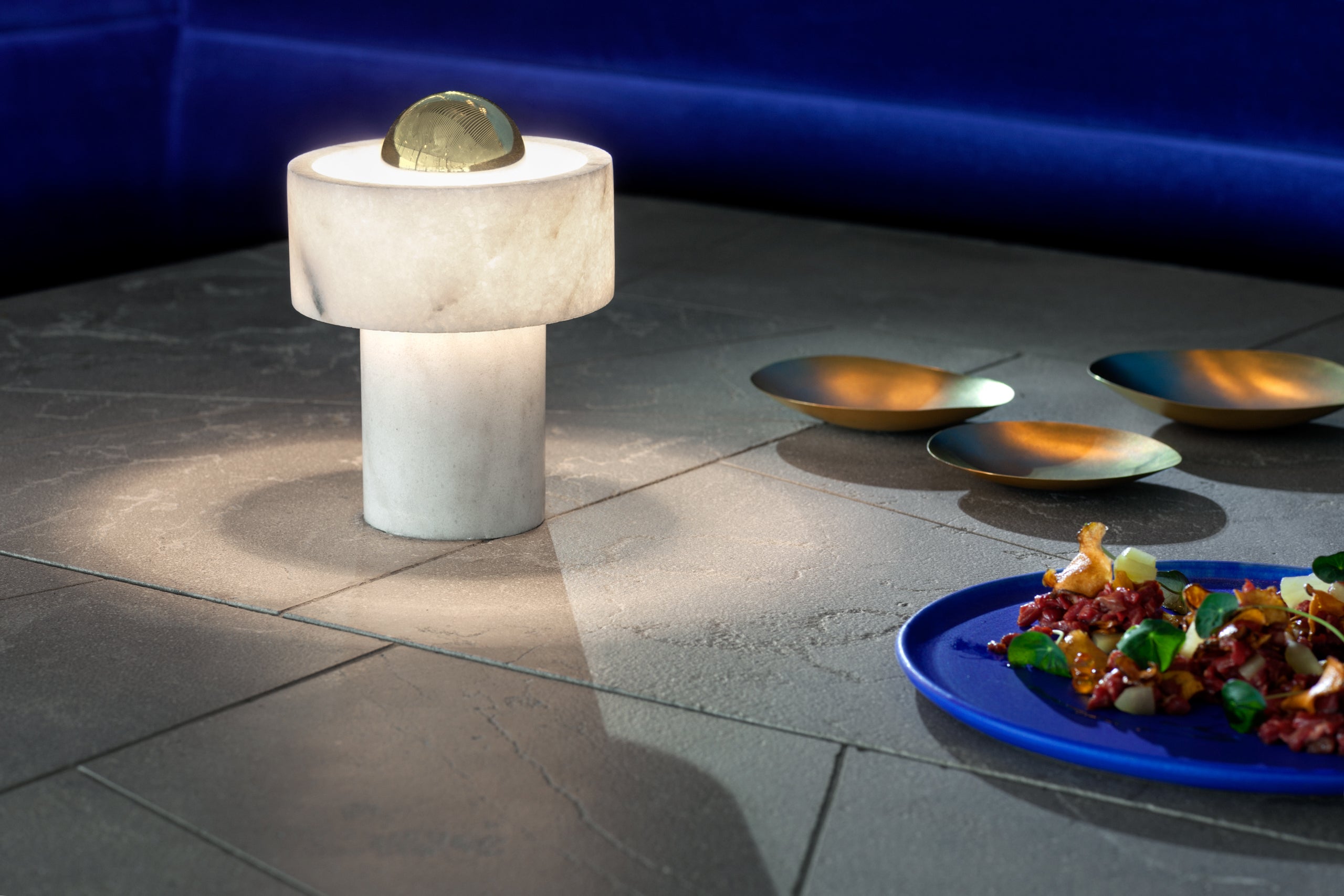 Tragbarer Lampenstein Marmor mit goldenem Finish