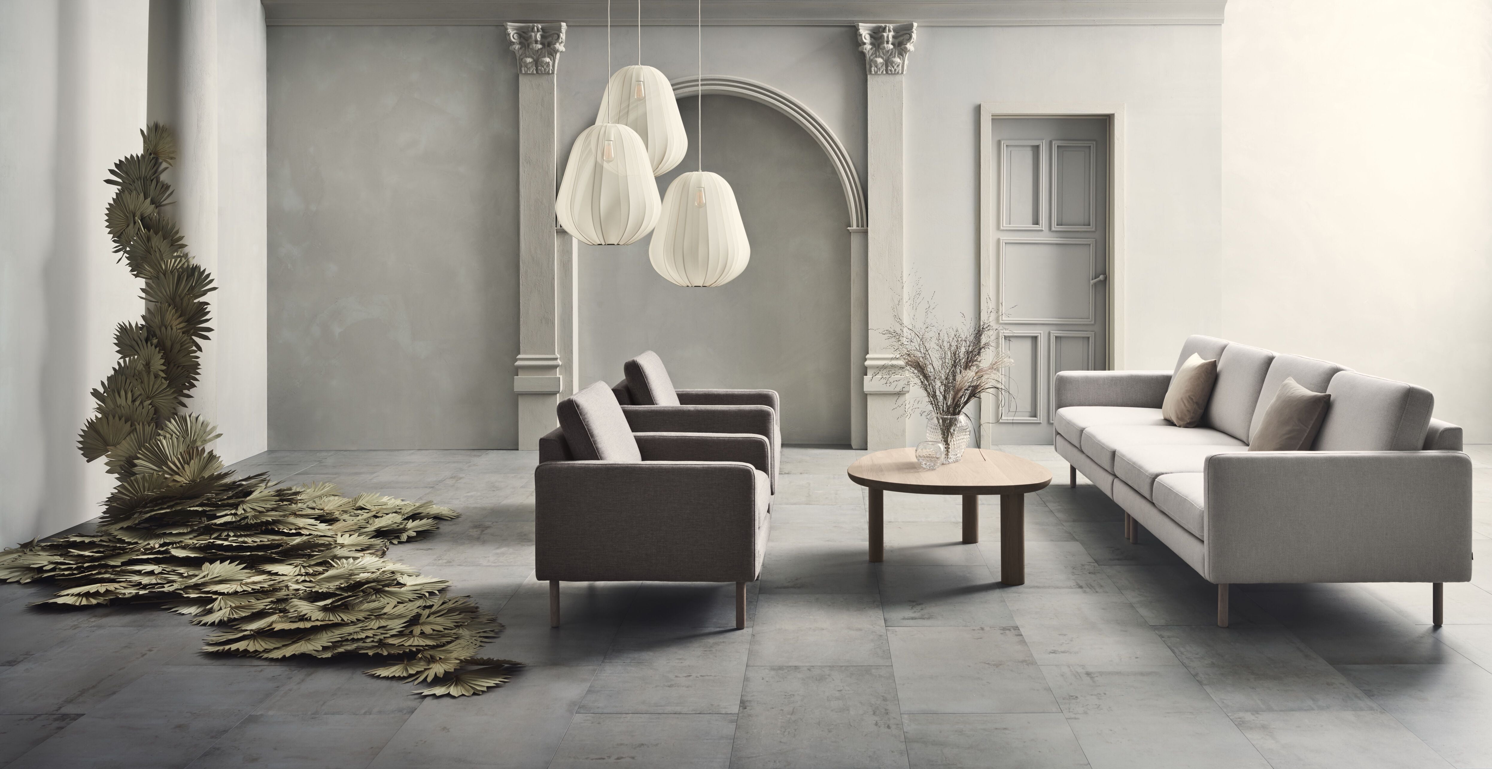 Gestoffeerde fauteuil SCANDINAVIA met een basis van donker eikenhout