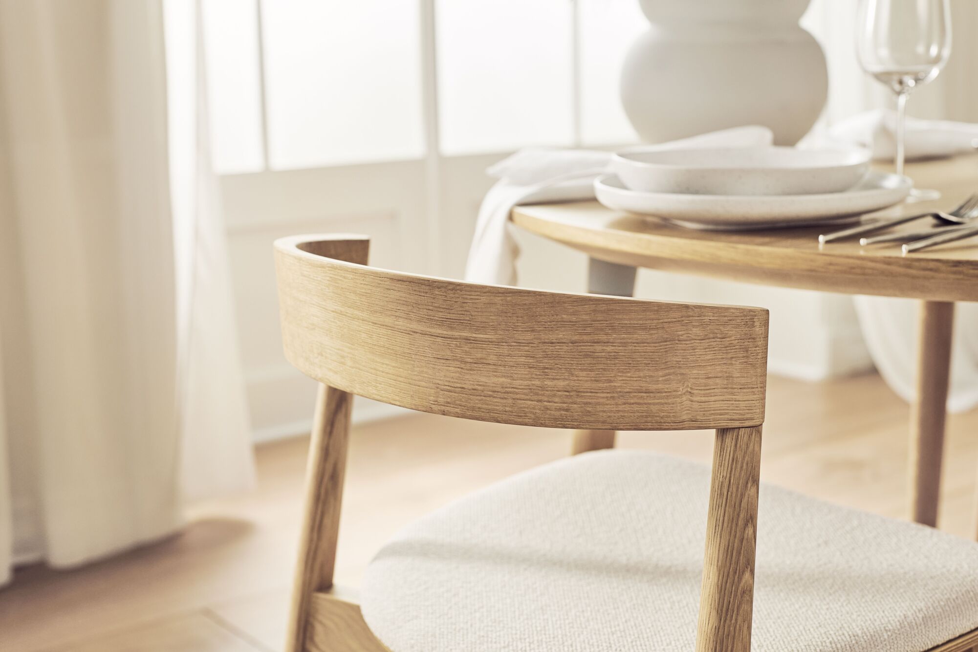 Round table Seed oak veneer