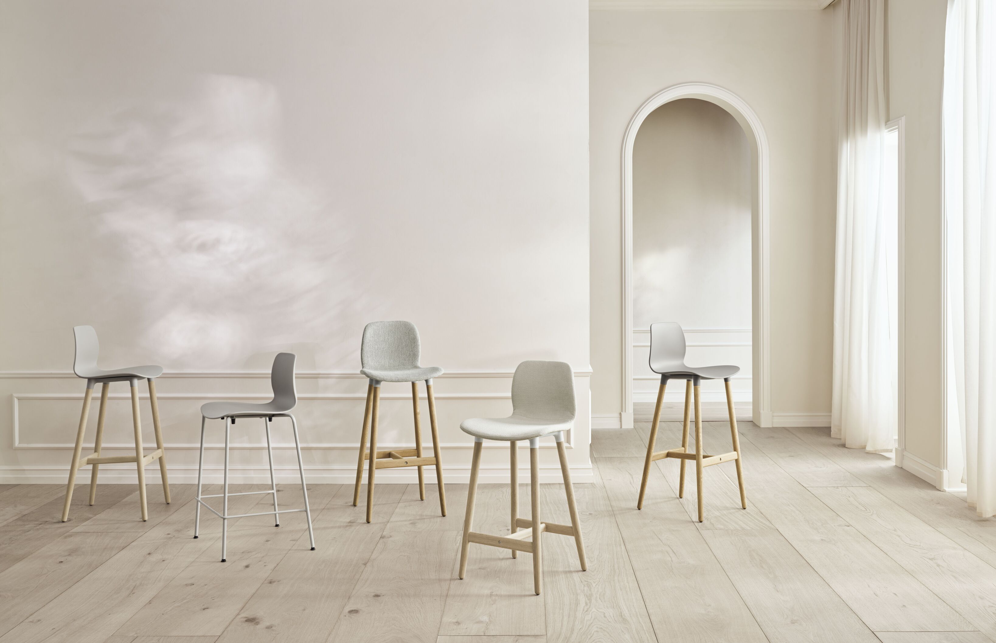 Hocker SEED gestoffeerd met stalen basis