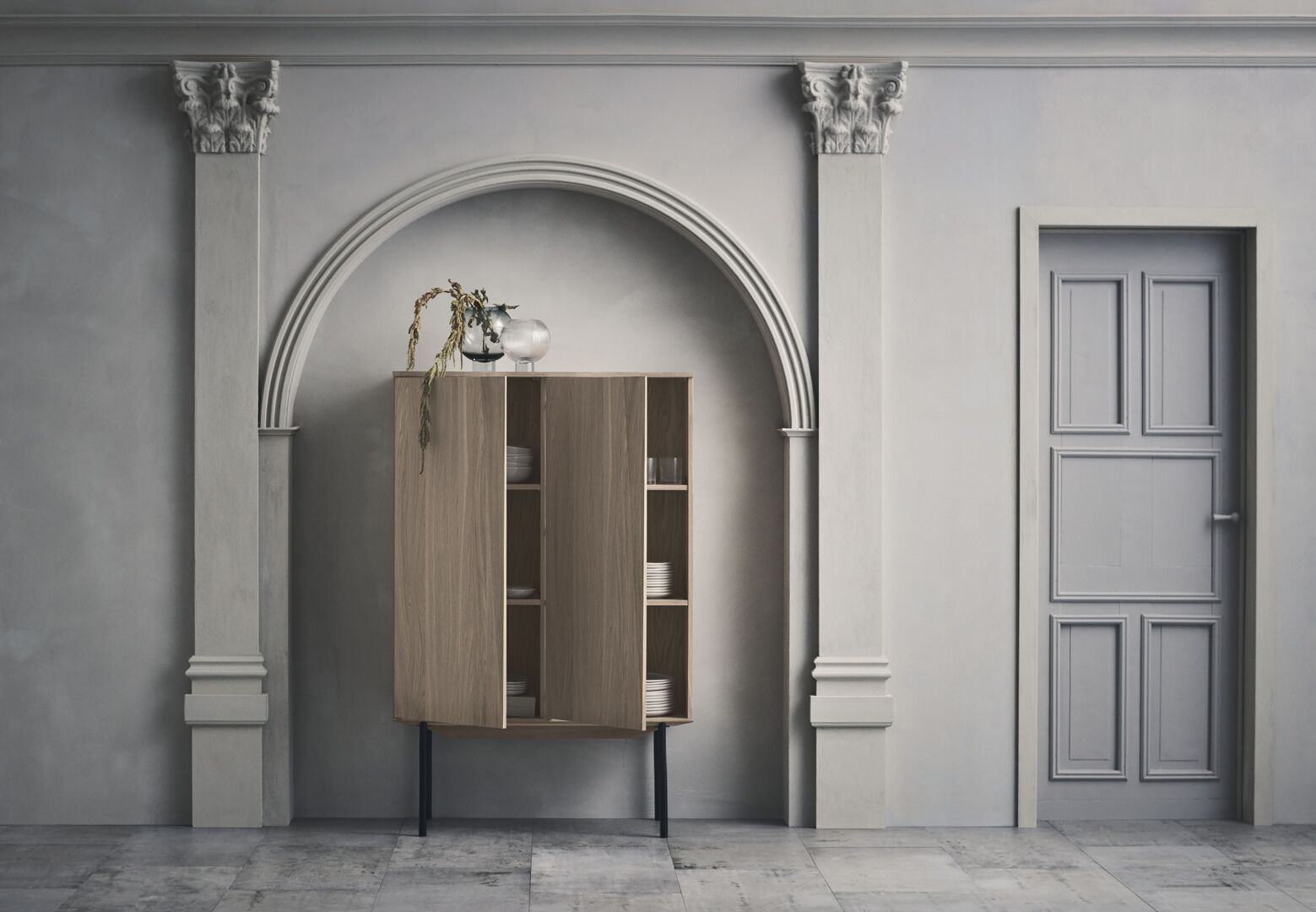 SILENT kast van gebleekt eikenhout met stalen basis