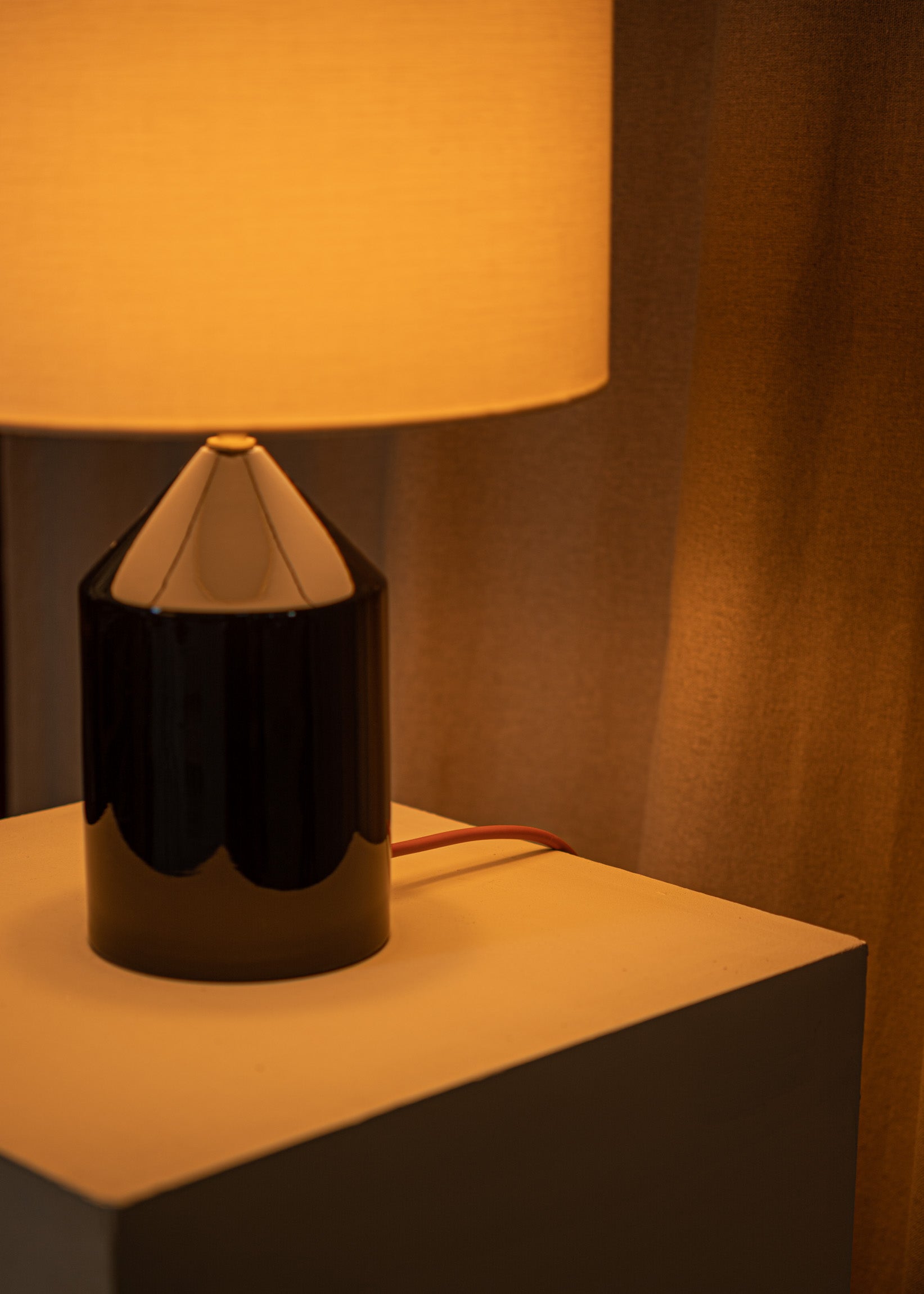 Tafellamp van keramiek JOSEF zwart