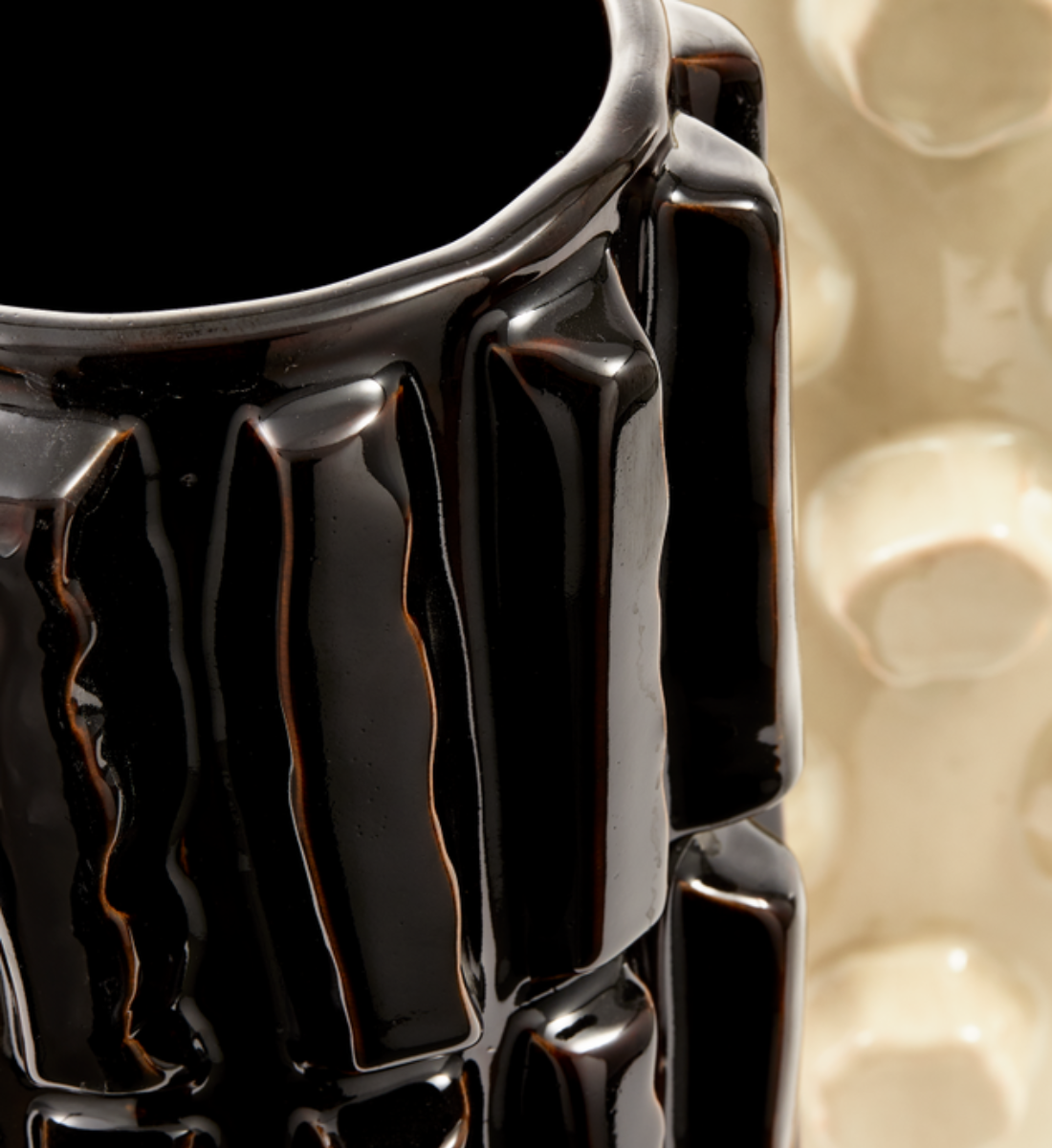 STRUCTURE beige vase