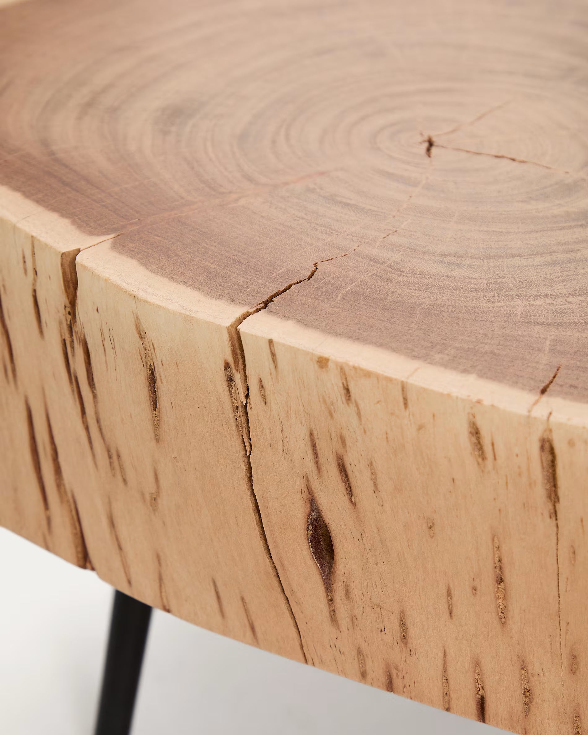 TANIVE coffee table made of light acacia wood with a black base