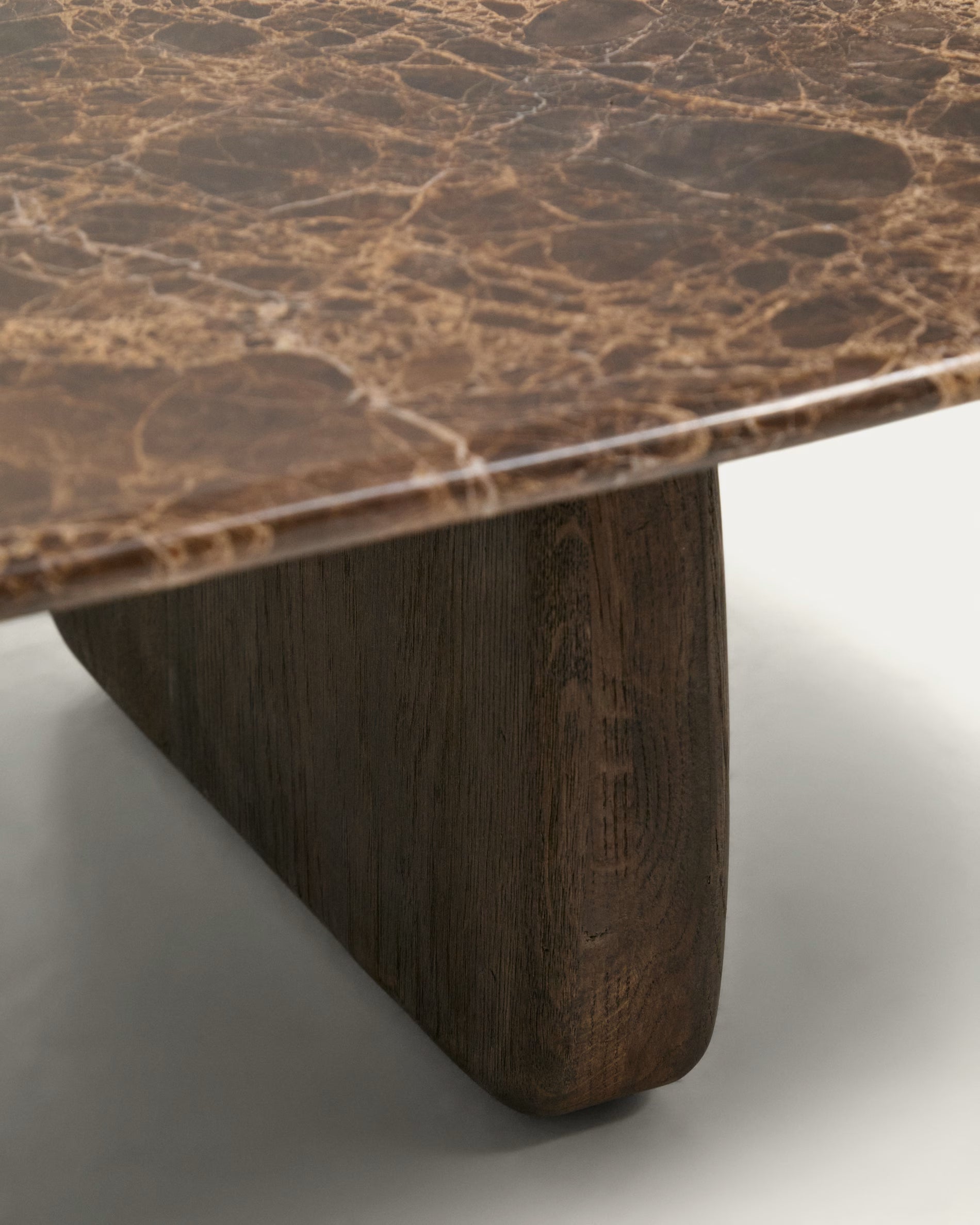 Salontafel PIRITA marmer met donkere houten basis