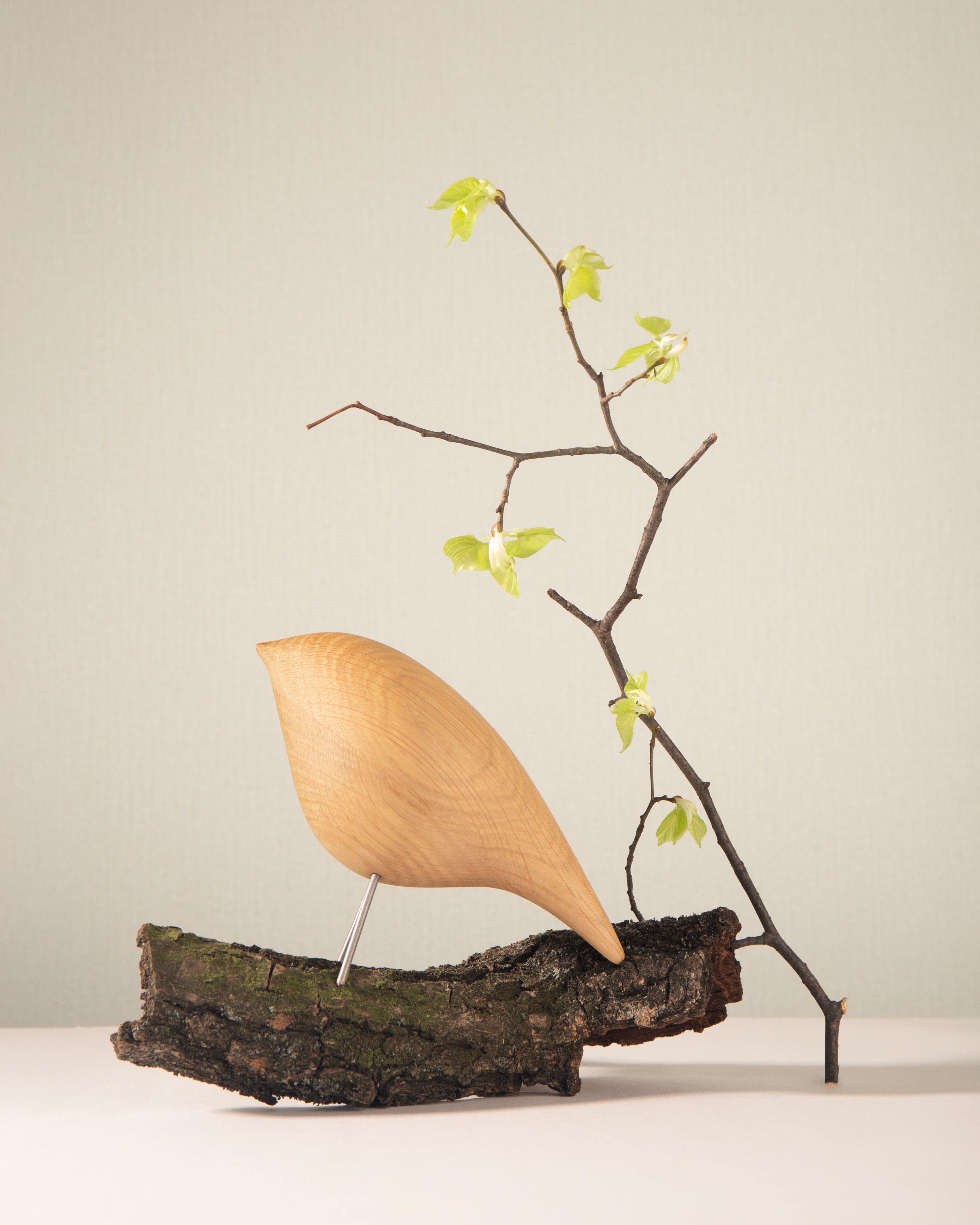 Dekorationsfigur TWEETY DEKORATIVER VOGEL aus natürlichem Eichenholz