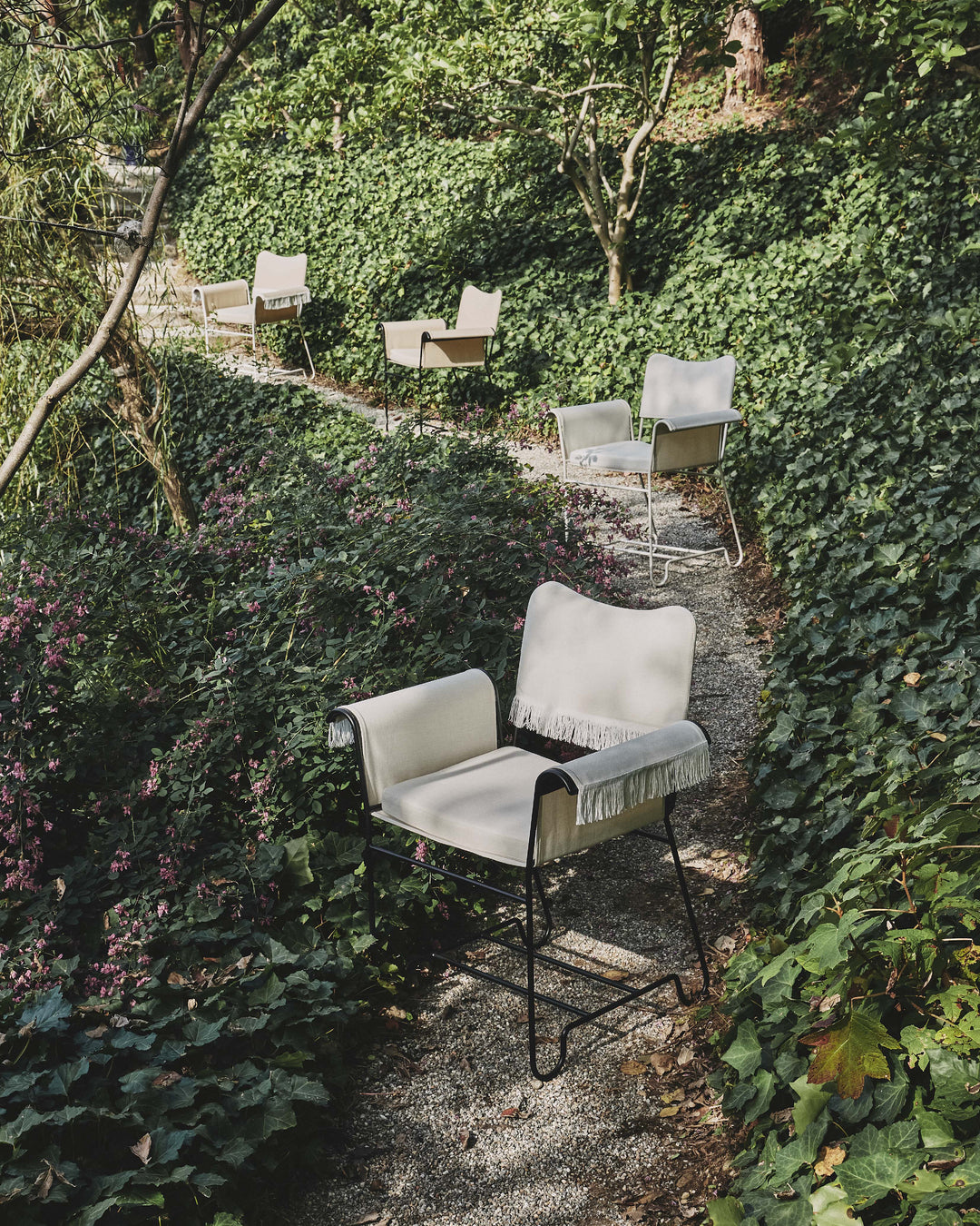 TROPIQUE Gartenstuhl Creme mit weißem Stahlgestell