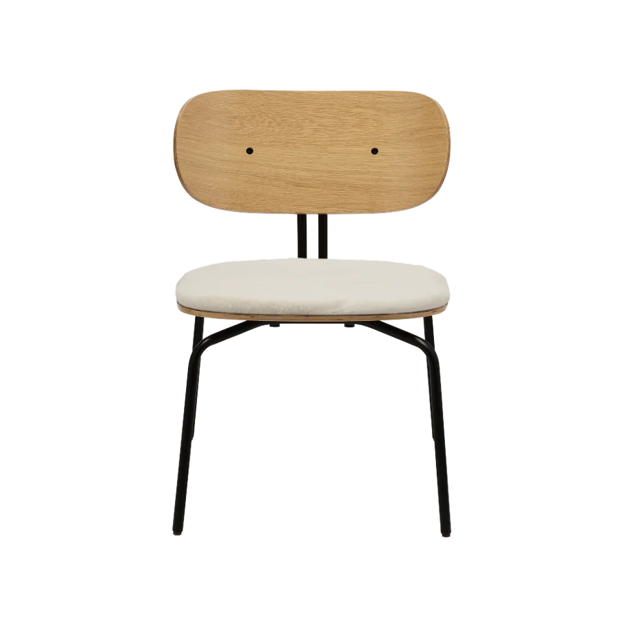 Neugieriger Stuhlcreme Plüsch mit einer schwarzen Basis