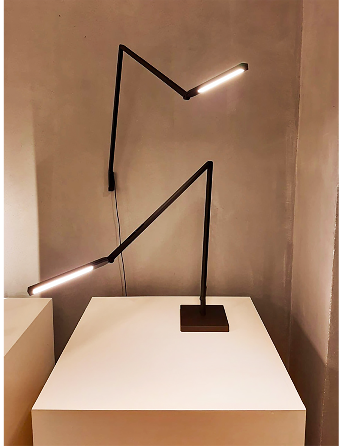 Bureau lamp UNTITLED LINEAR zwart