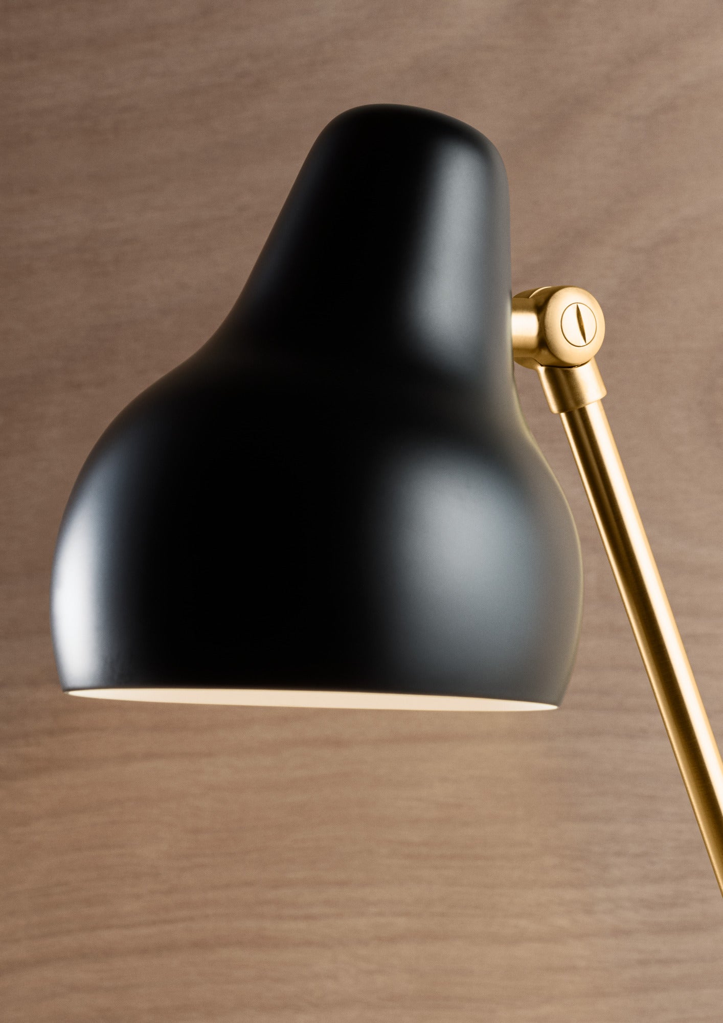 Tafellamp VL 38 zwart met gouden afwerking