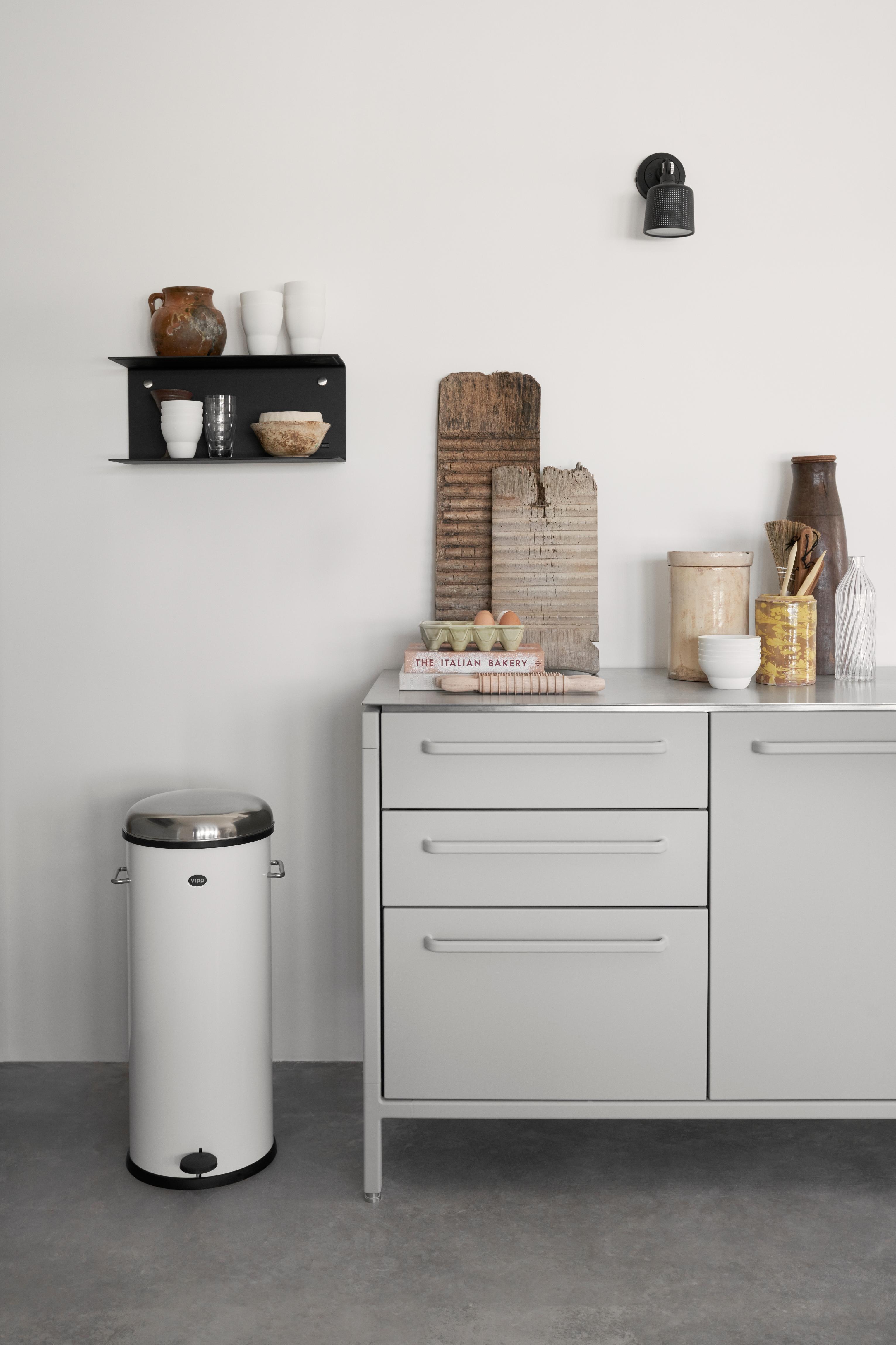 Hanging Shelf VIPP Black