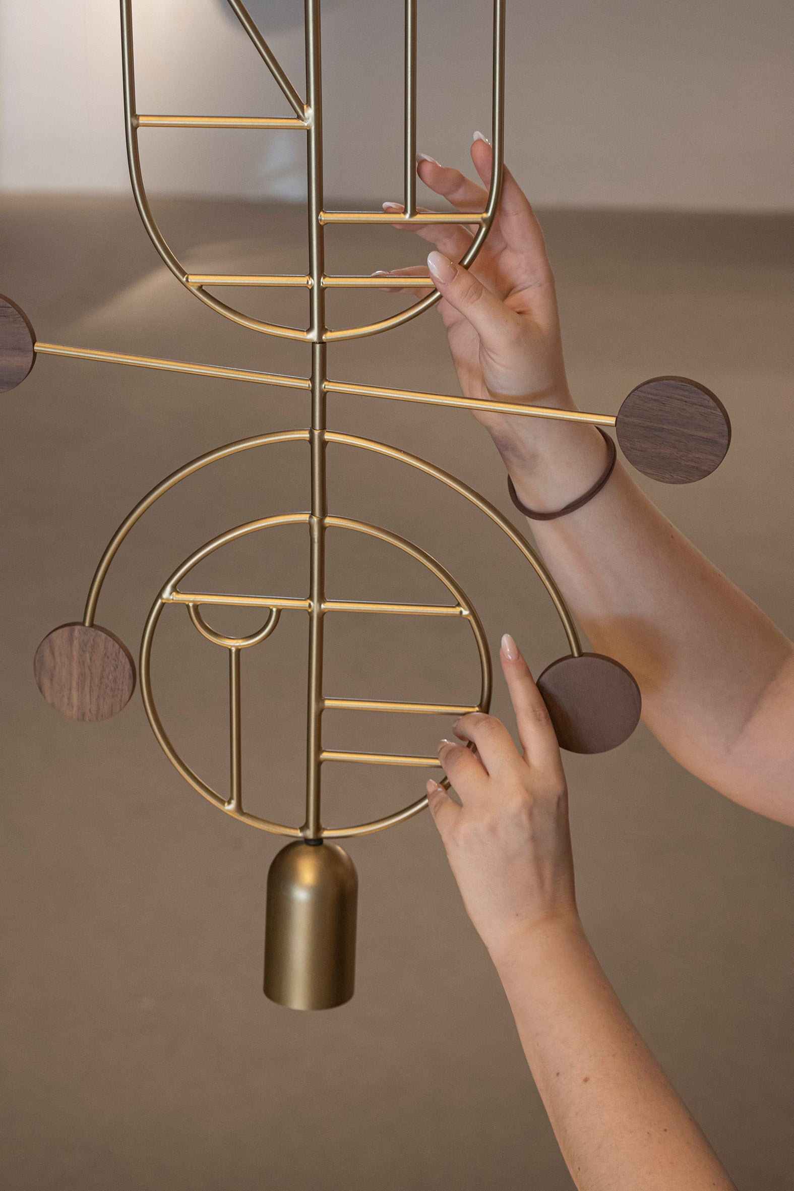 Pendelleuchte WOODEN DOTS WDS08 grafit mit Weiß und Rot