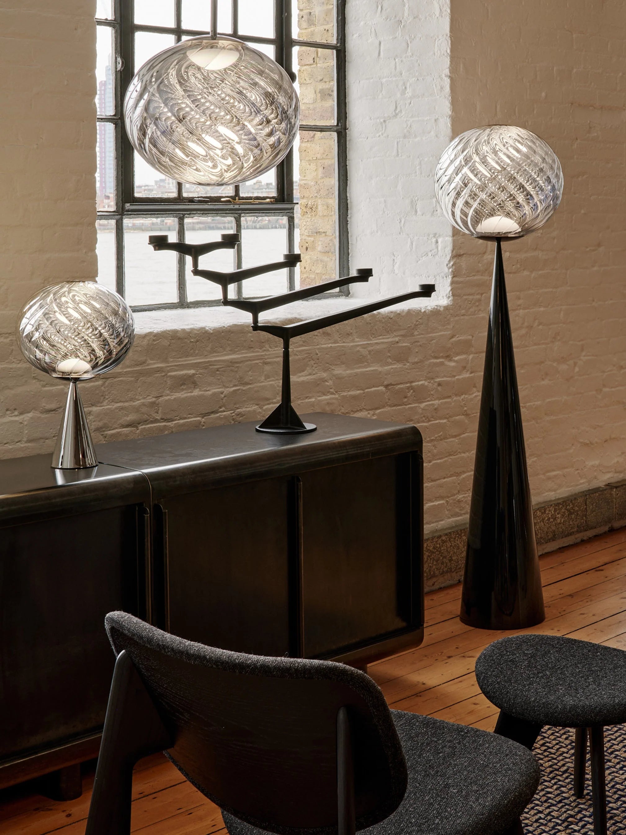 WHIRL FAT CONE floor lamp silver with black base