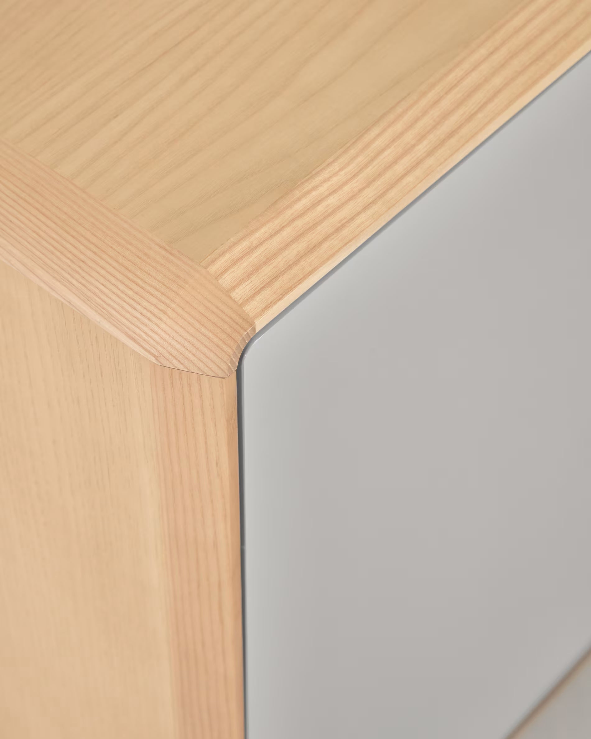 Ladekast ANIELLE lichtgrijs met hout