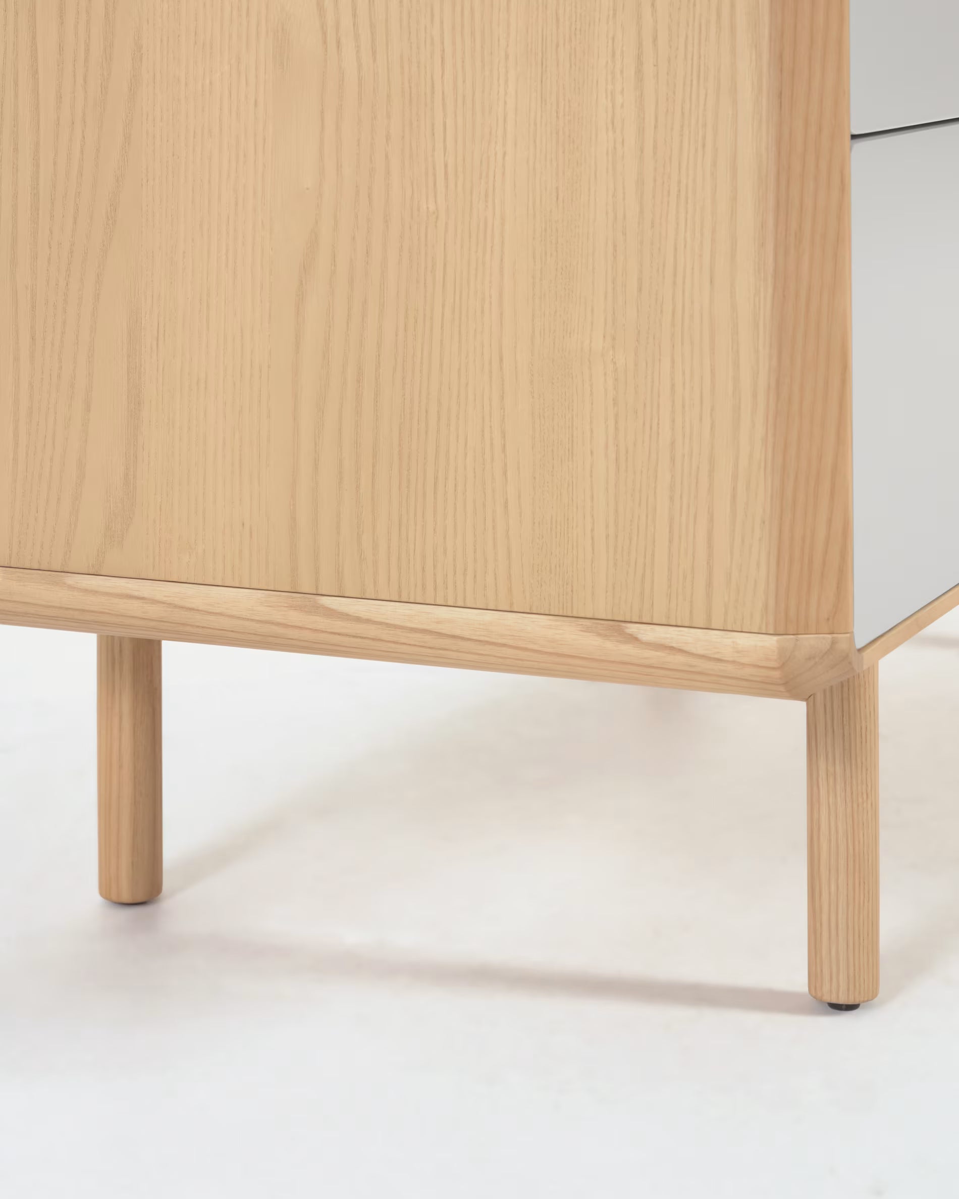 Ladekast ANIELLE lichtgrijs met hout