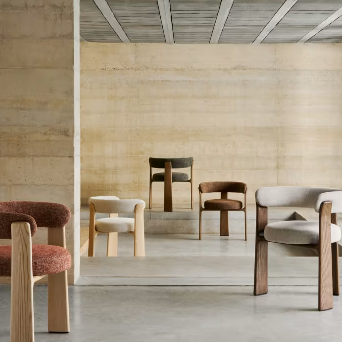 Stoel met armleuningen GRANITE beige chenille met essen basis