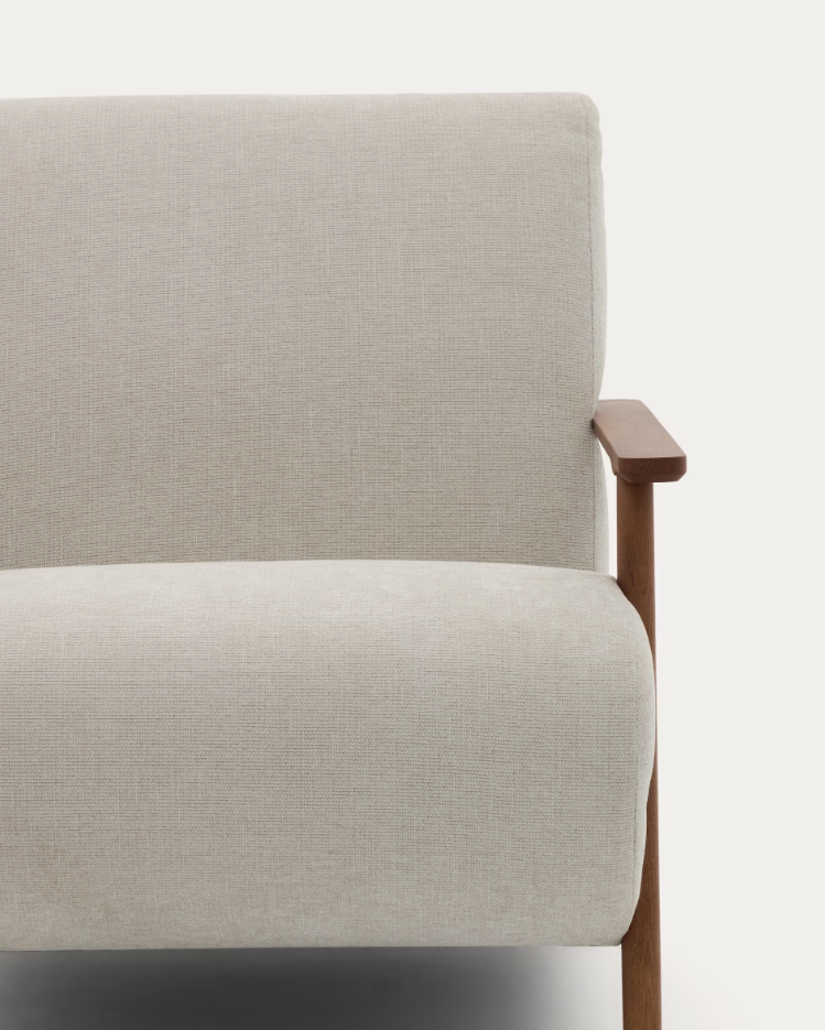 Meghan -Creme -Stuhl mit einer Basis Aschenholz