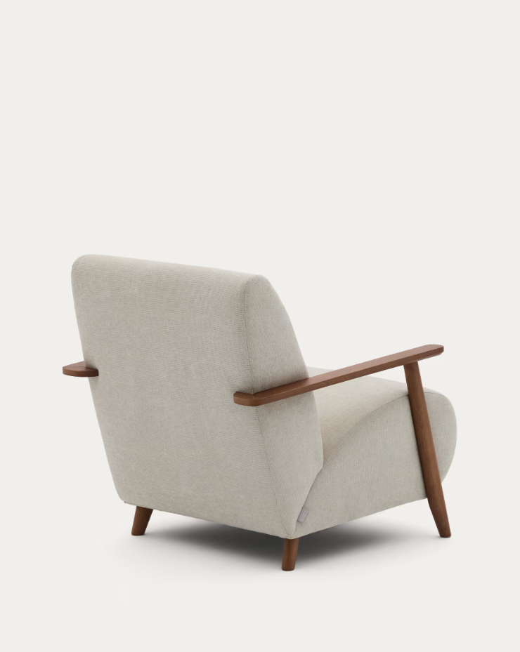 Meghan -Creme -Stuhl mit einer Basis Aschenholz