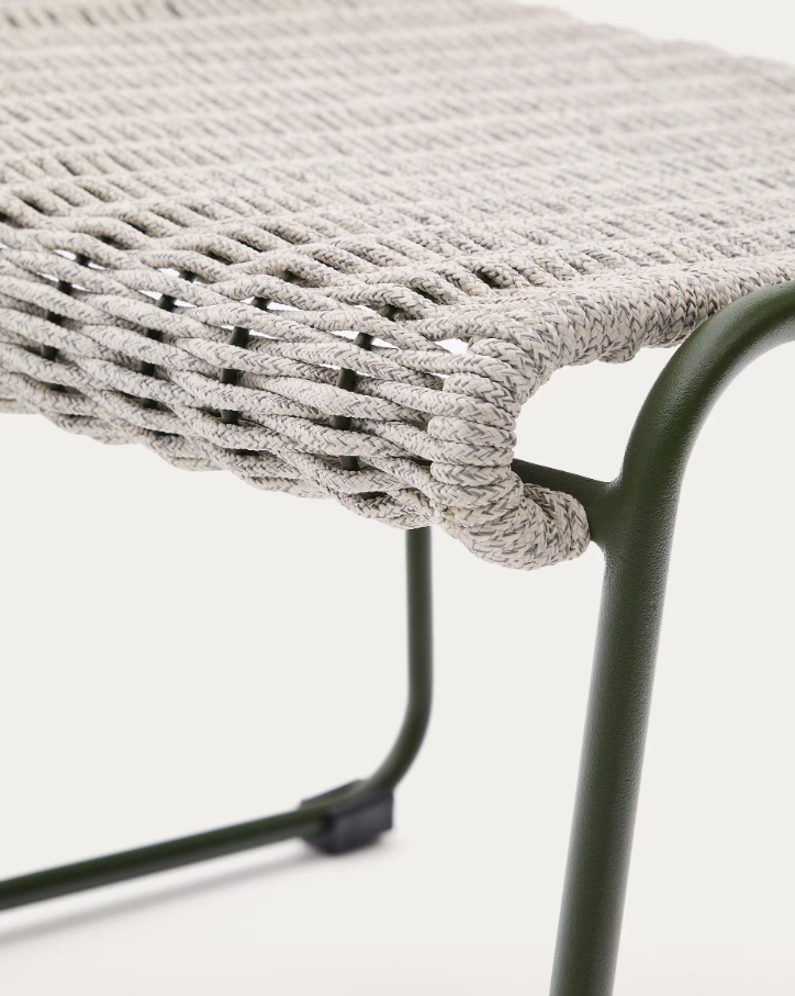 Buitenpoef MAURINA grijs met groene stalen basis