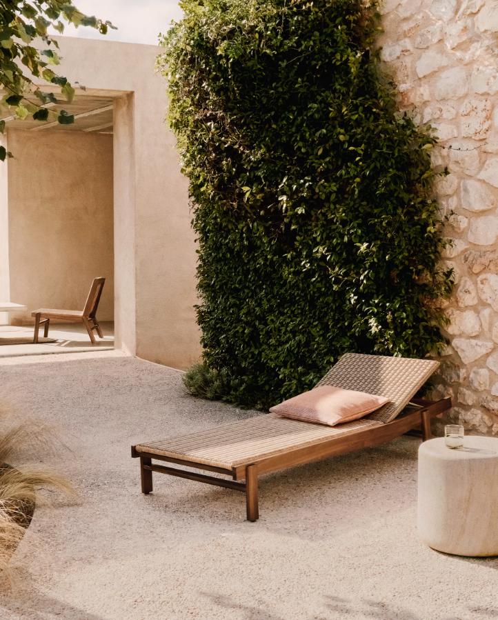 Ligstoel ITANI licht acaciahout met riet
