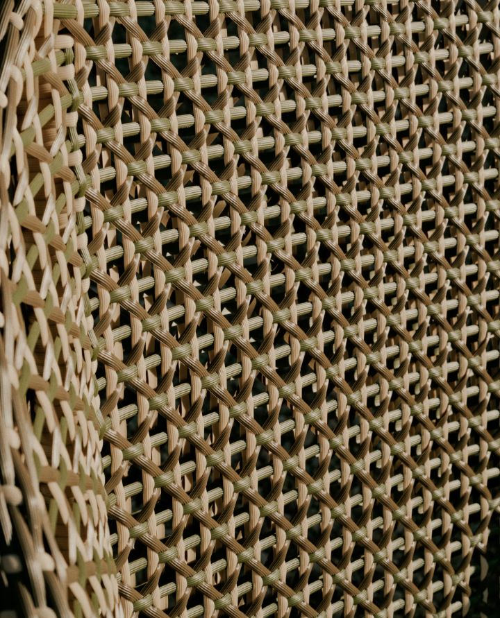 Hoge buitenstoel OLBIA van teakhout met rieten zitting