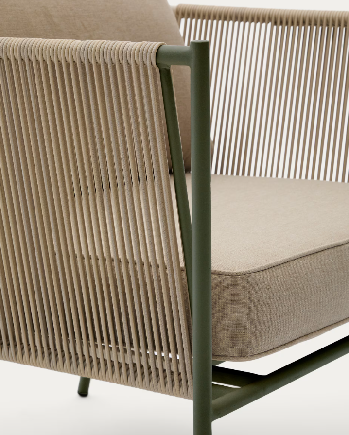 Zivia écru äußerer Sessel mit einer Stahlbasis