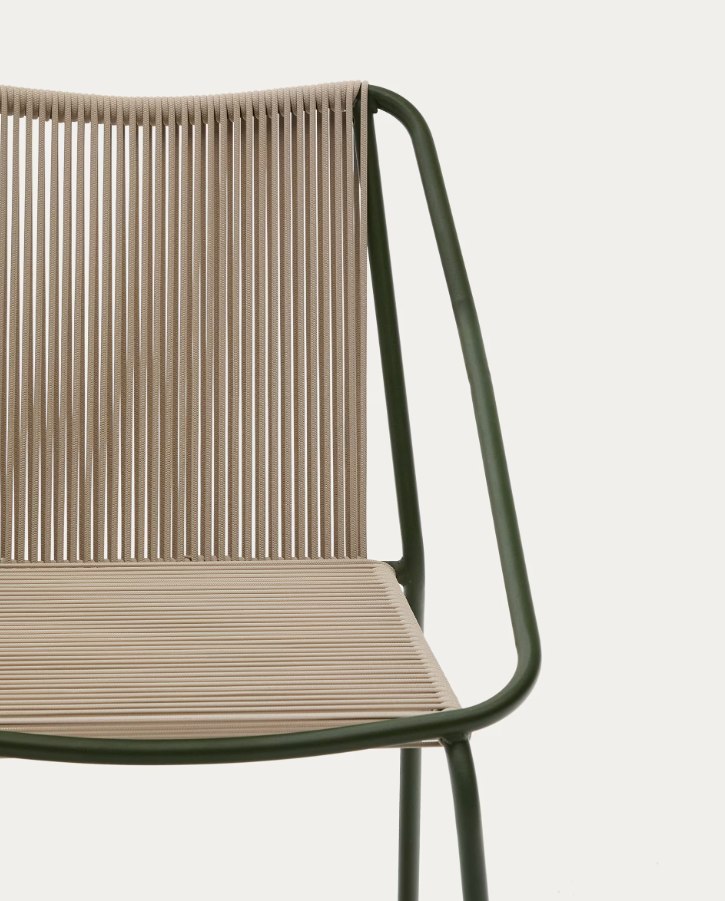 Zivia écru äußerer Stuhl mit einer Stahlbasis