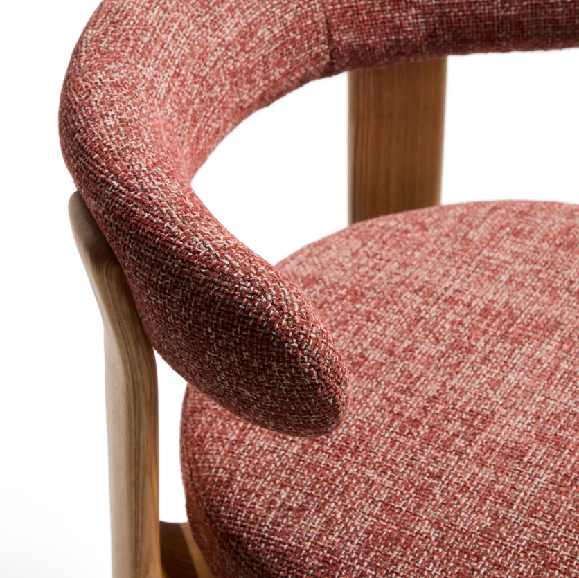 Hocker GRANITE rode chenille met een essen basis