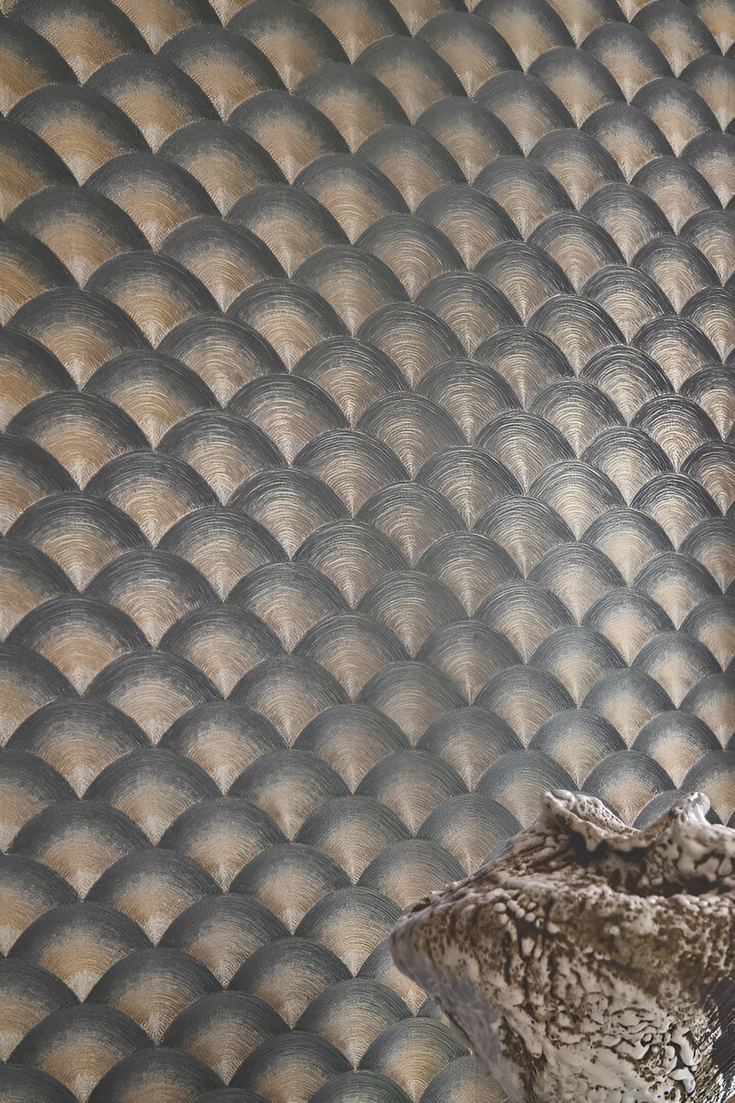 Geometric Wave Pattern Textured Wallpaper NAMI - NOIR/DORÉ Black with Gold