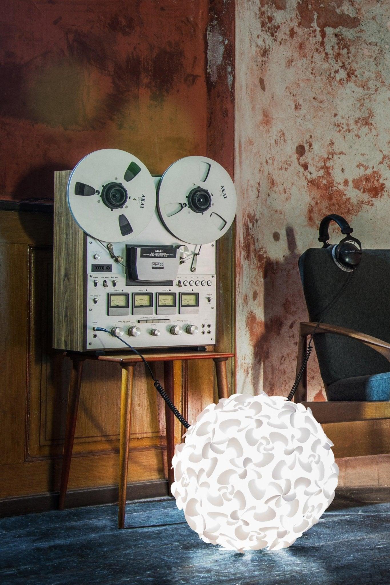 Abażur LORA biały UMAGE Eye on Design