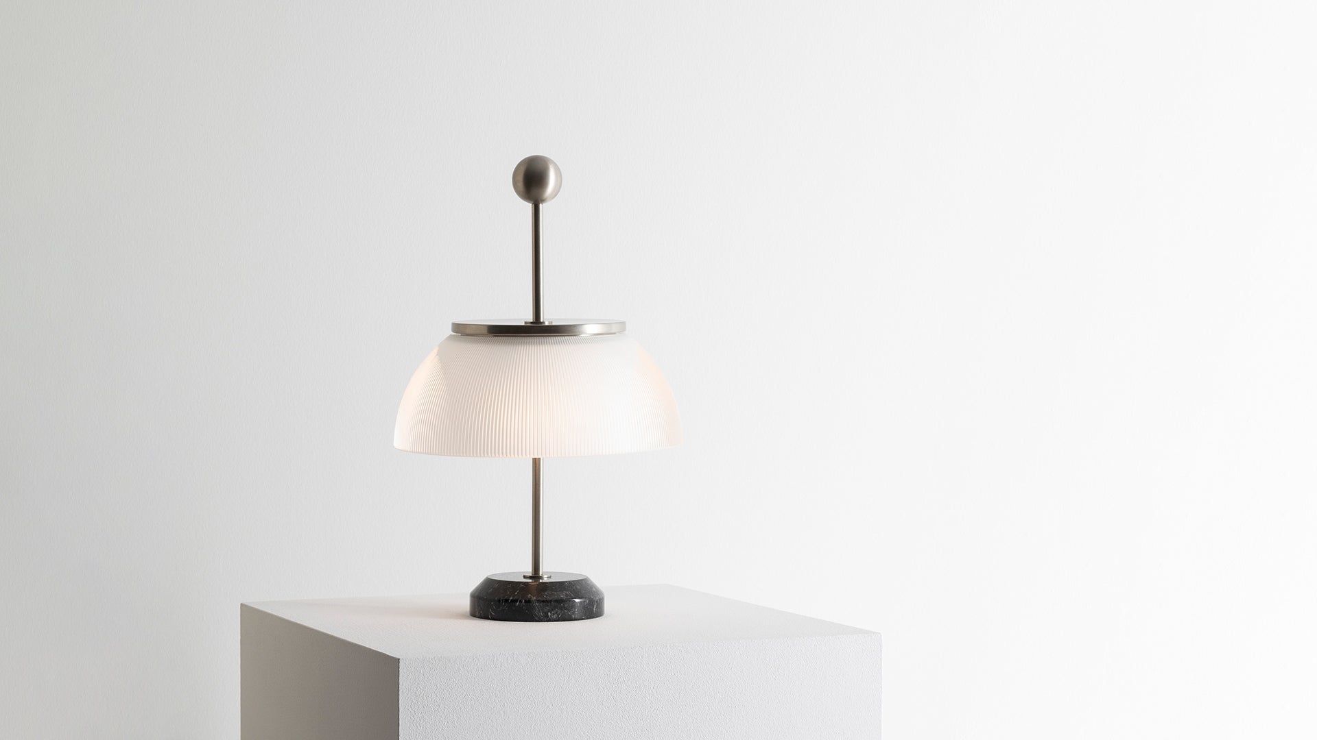 ALFA table lamp white with marble base