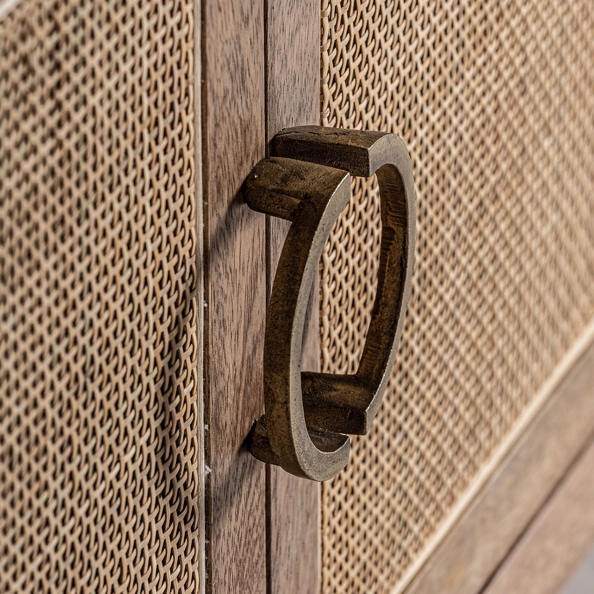 Beckley 2-deurs commode van mango hout