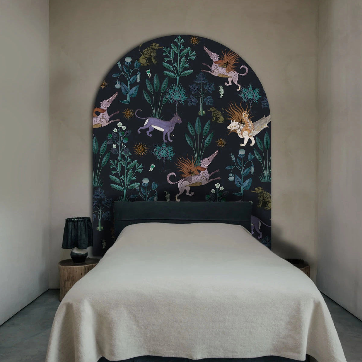 Vliesbehang in boogvorm BOTANIC BEAST PURPLE zwart met paars