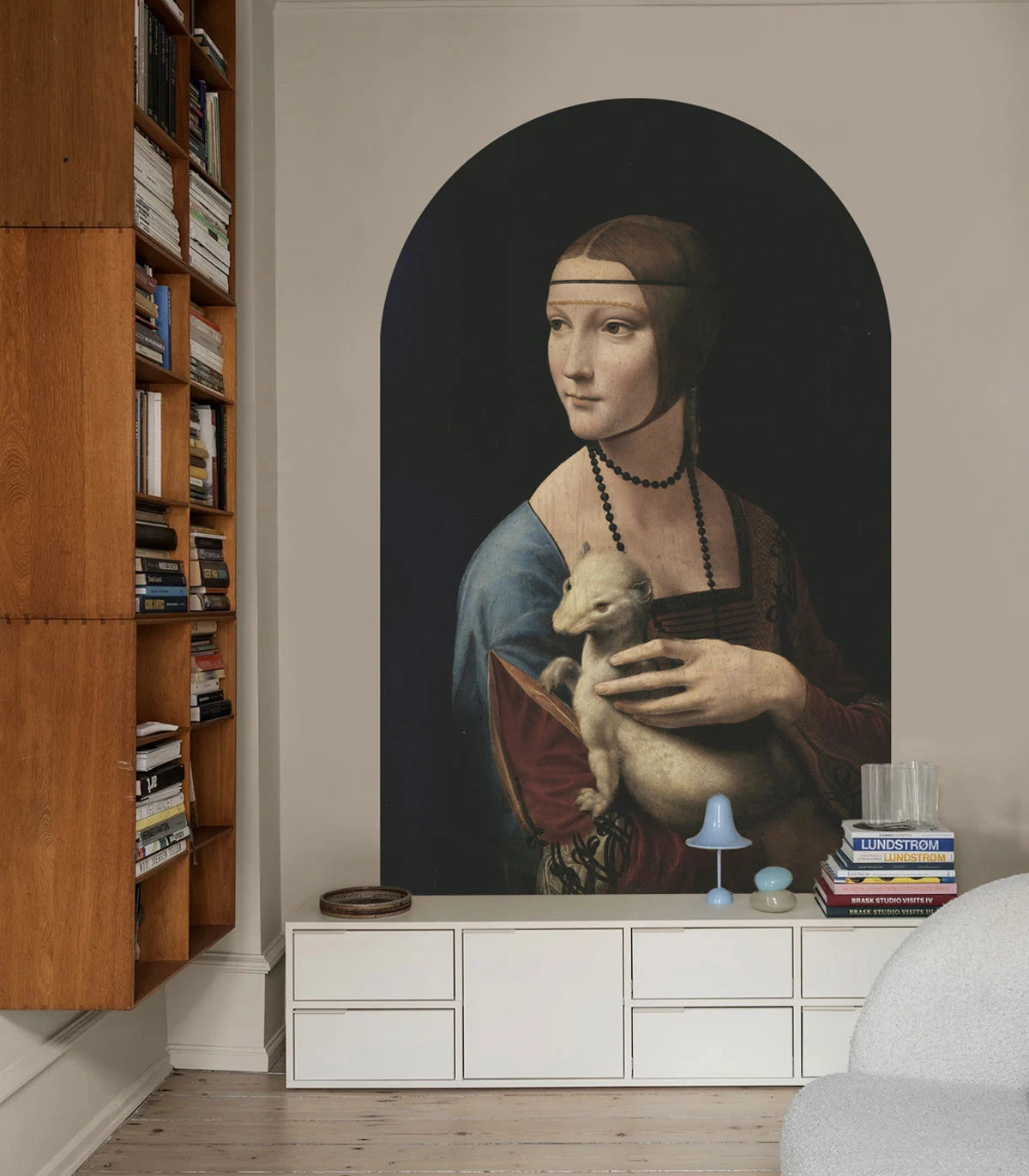 Vliesbehang in boogvorm LADY MET EEN ERMINE zwart