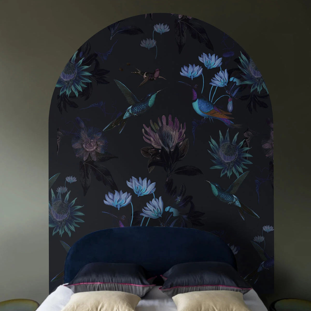 Vliesbehang in boogvorm TOXIC HUMMINGBIRDS marineblauw