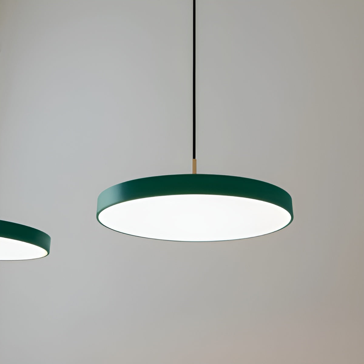 Hanglamp ASTERIA PLUS donkergroen met gouden inzetstuk