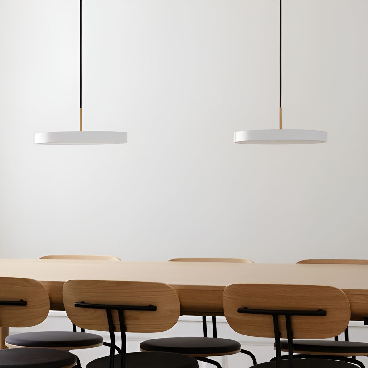 Hanglamp ASTERIA PLUS lichtgrijs met gouden inzetstuk