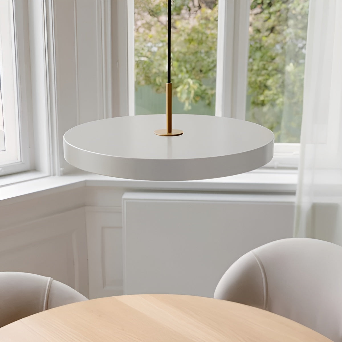 Hanglamp ASTERIA PLUS lichtgrijs met gouden inzetstuk