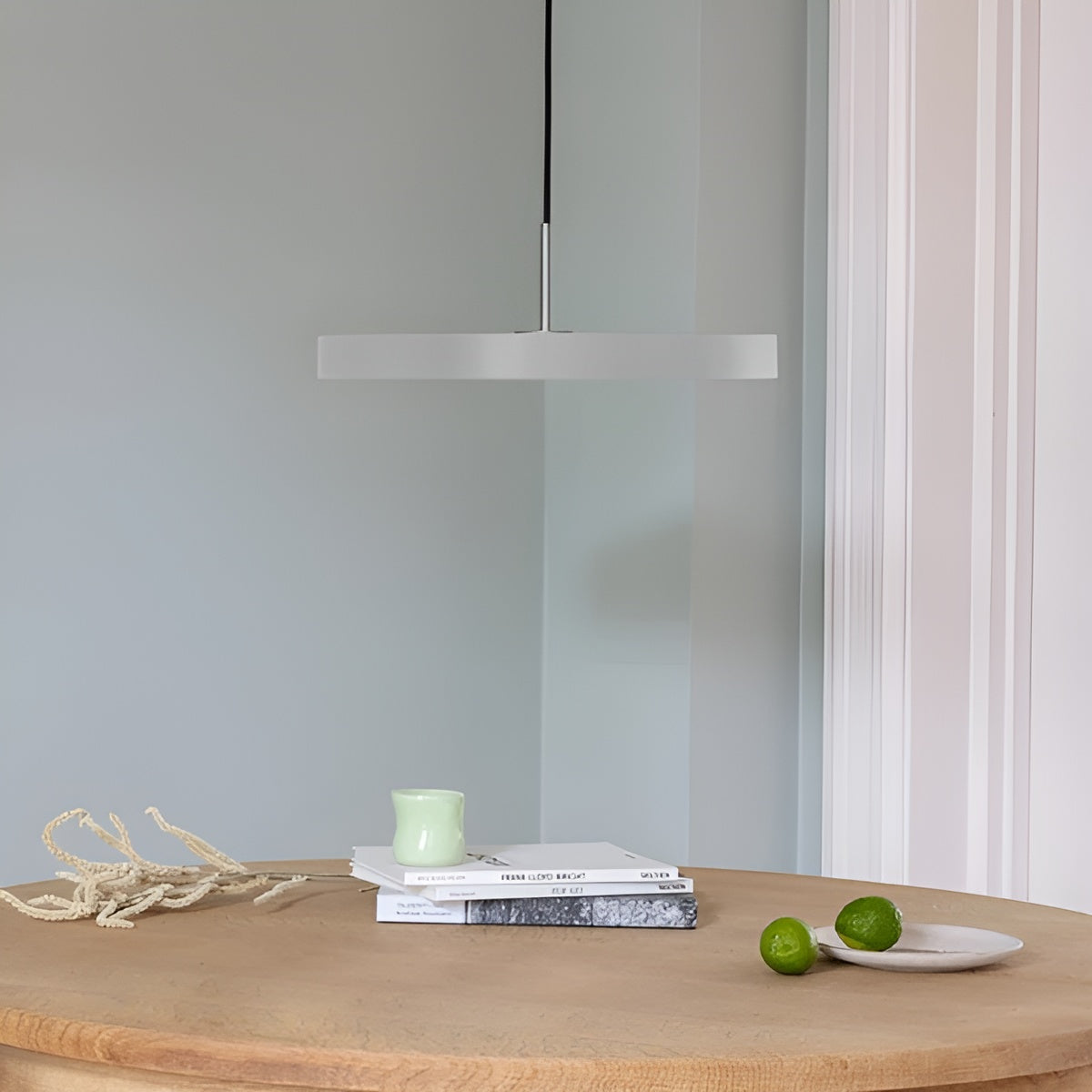Hanglamp ASTERIA PLUS lichtgrijs met zilveren inzetstuk