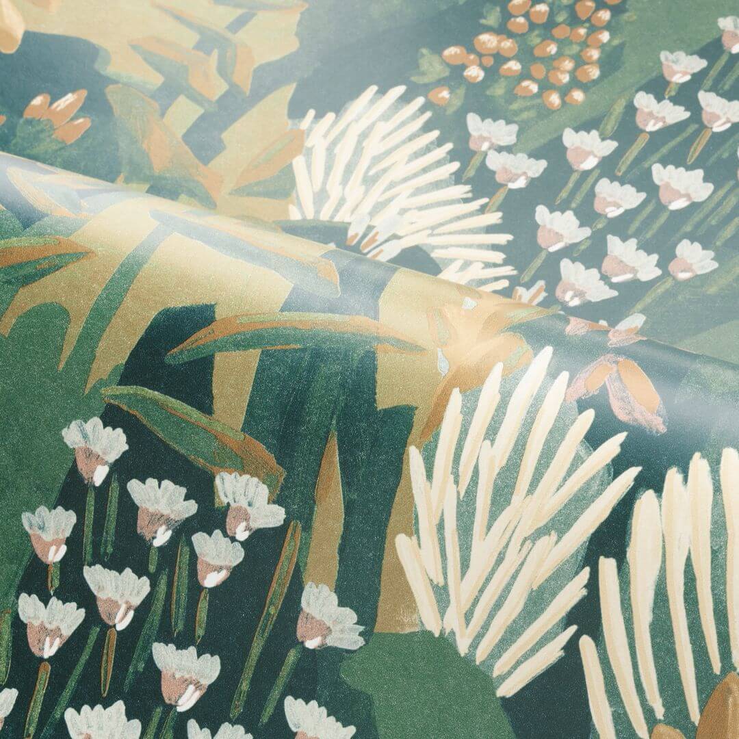 Behang met een plantmotief van bladeren en bloemen ERICA - JASPE/MORDORÉ groen