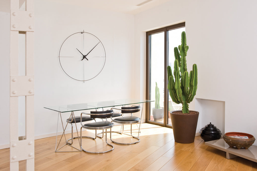 Wanduhr BILBAO aus schwarzem Nussbaumholz mit Schwarz und Chrom