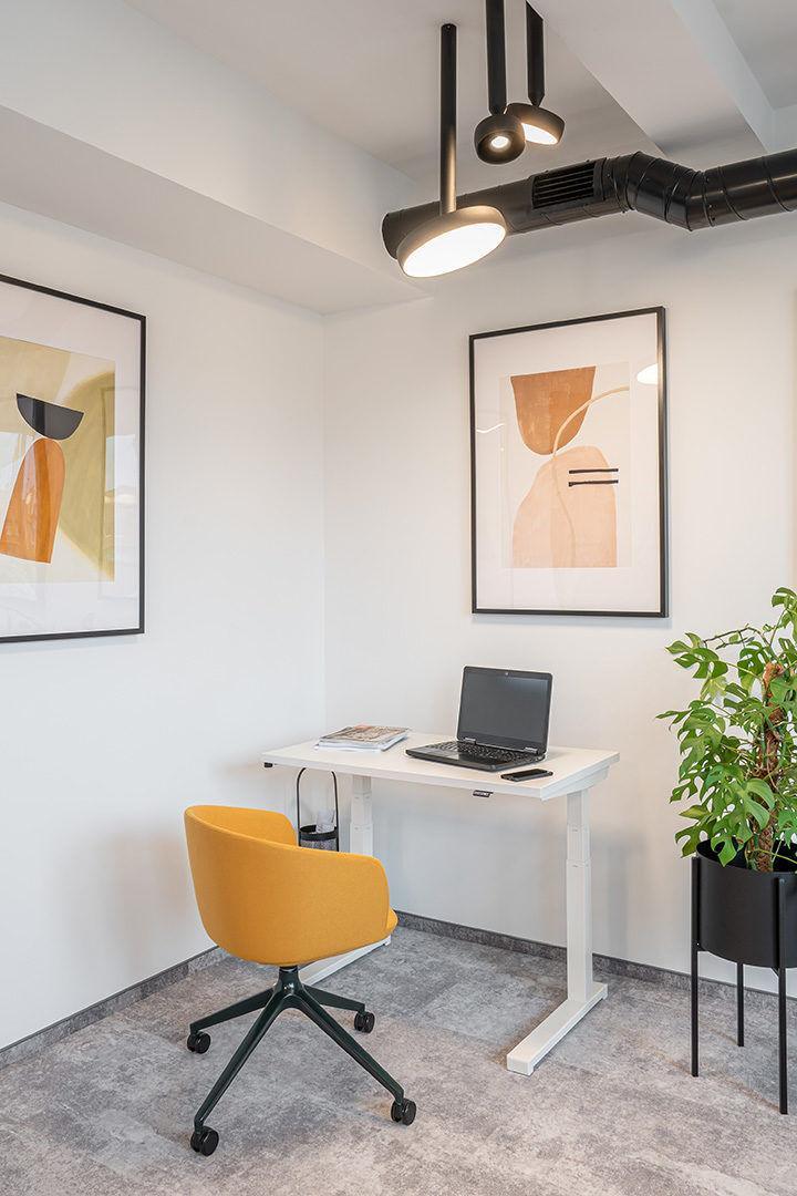 Biurko COMPACT DRIVE bluetooth z elektryczną regulację wysokości blatu MDD Eye on Design