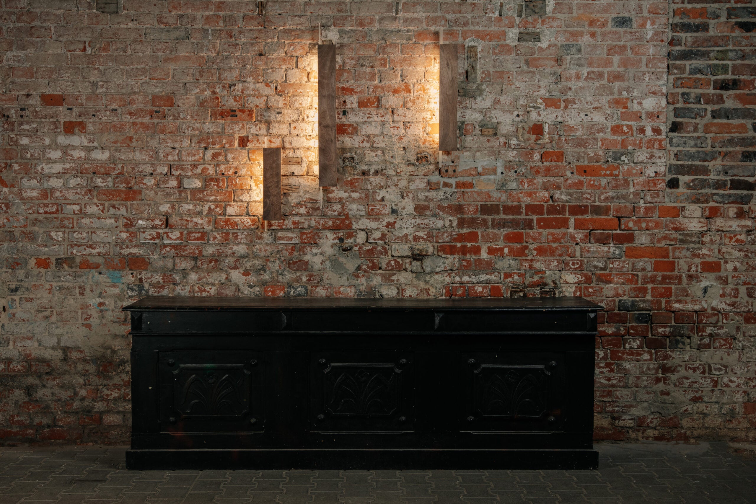 BLAZE Wandleuchte aus Walnussholz