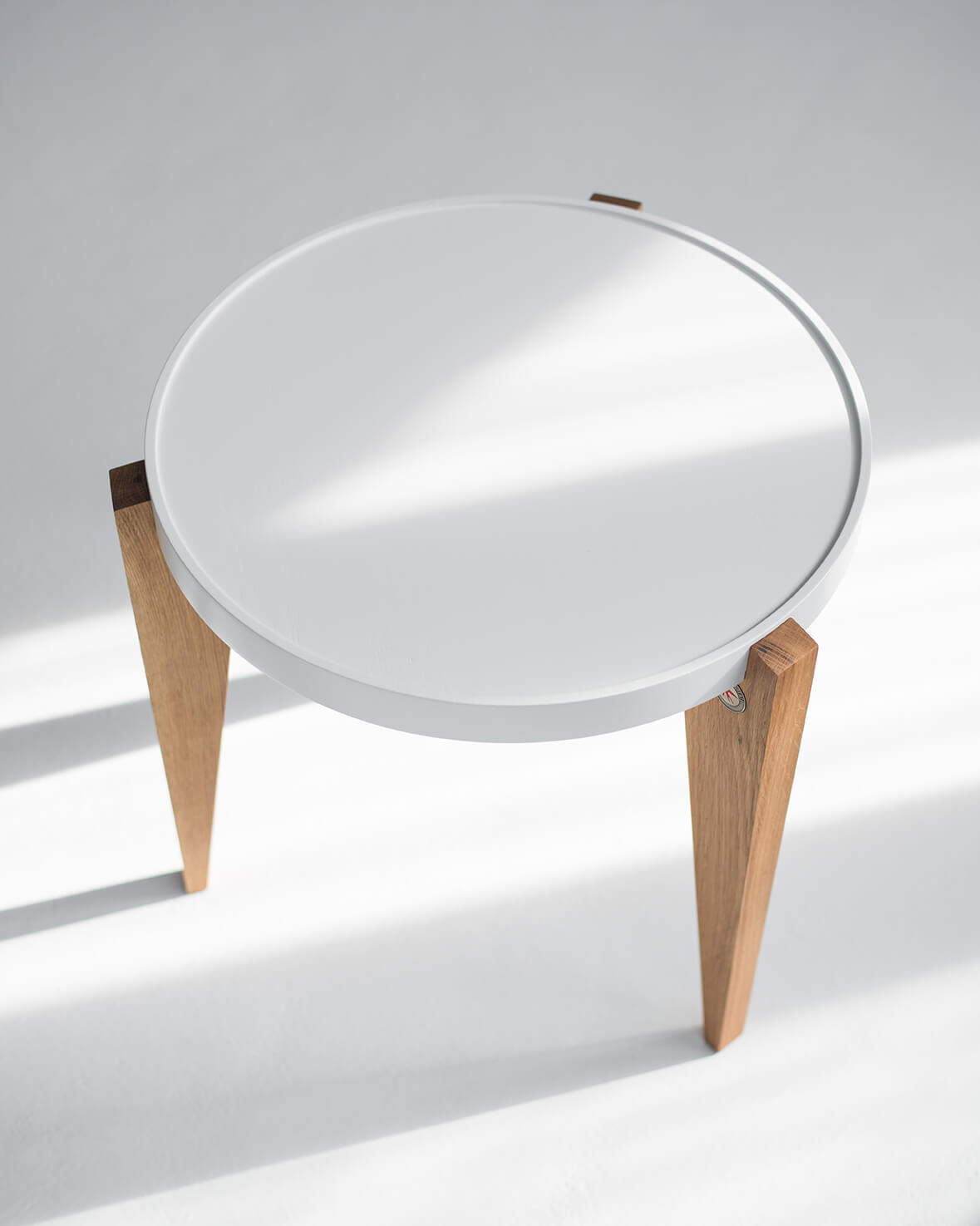 BONTRI table with a white top and wooden base