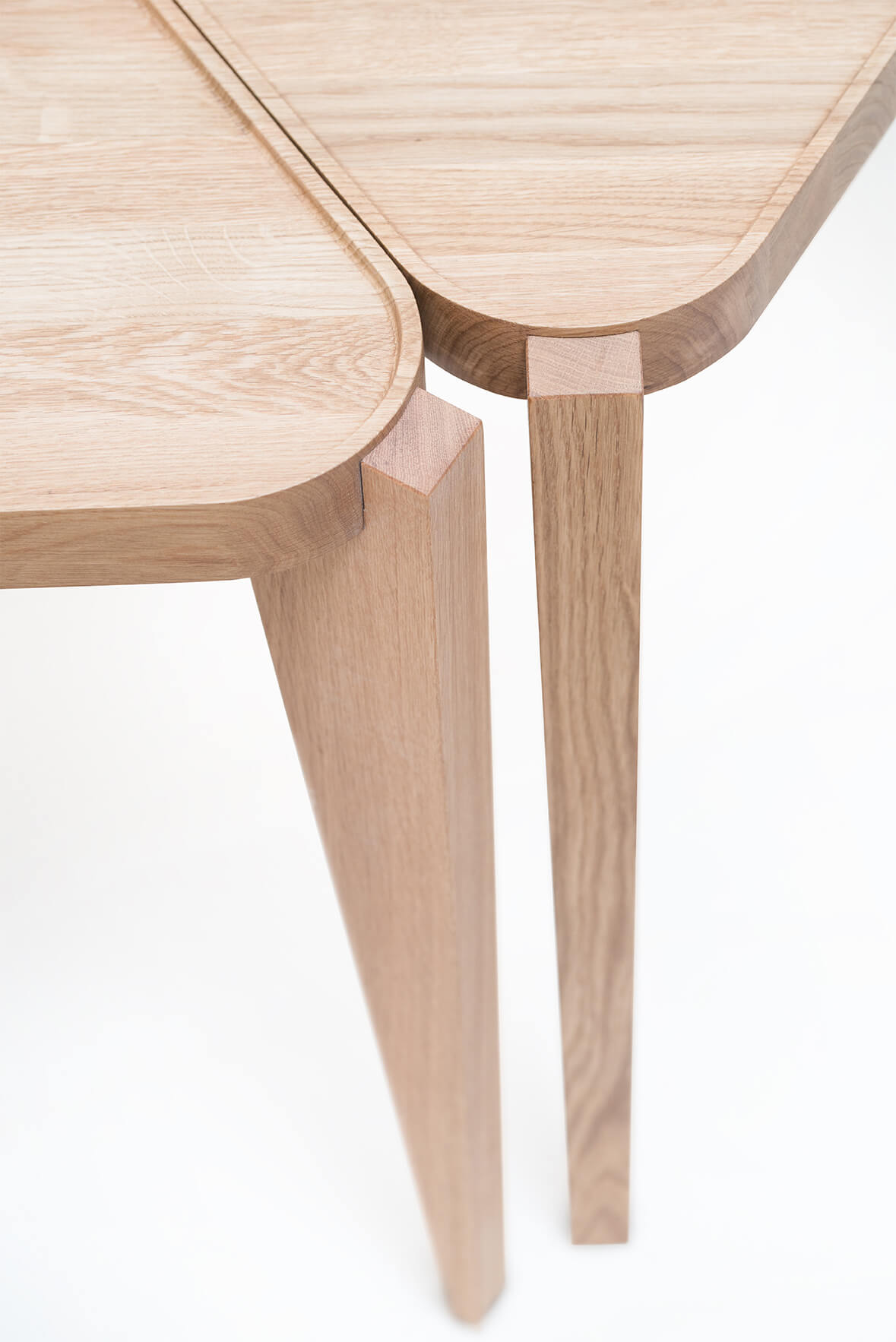 Tafel BONTRI DRIEHOEK eik