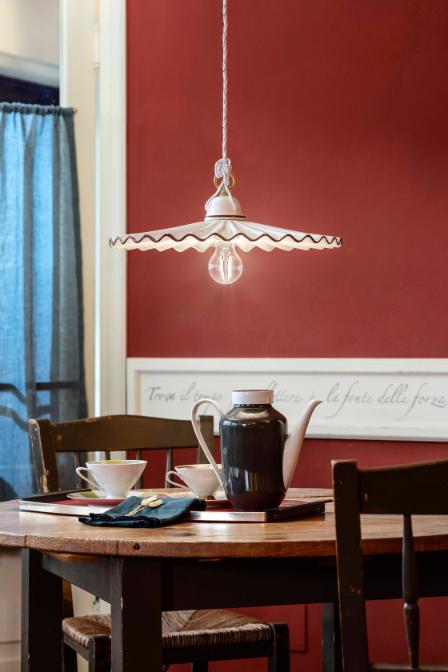 Hanglamp van keramiek L’AQUILA wit met mokka en messing afwerking