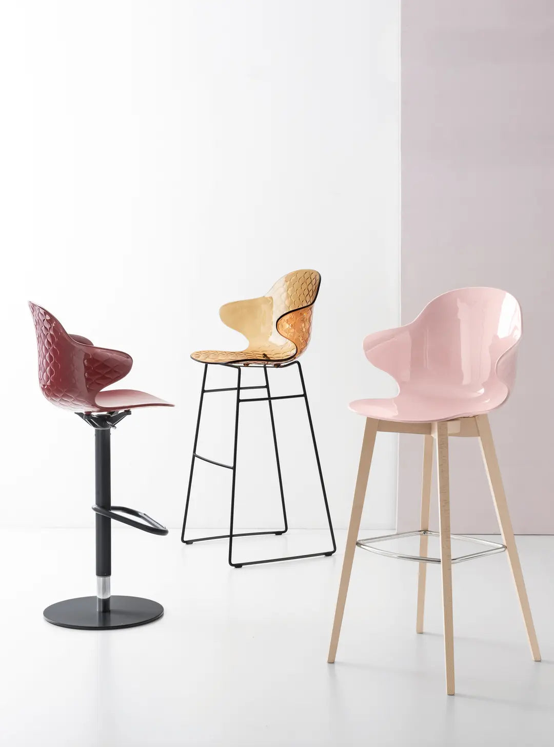 Barhocker SAINT TROPEZ mit rosa Sitzfläche und Metallgestell