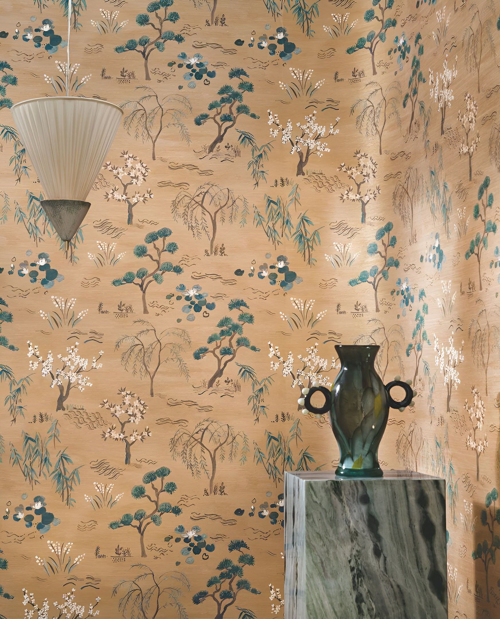 Structural wallpaper with an oriental tree plant motif LEGENDES - DORÉ caramel