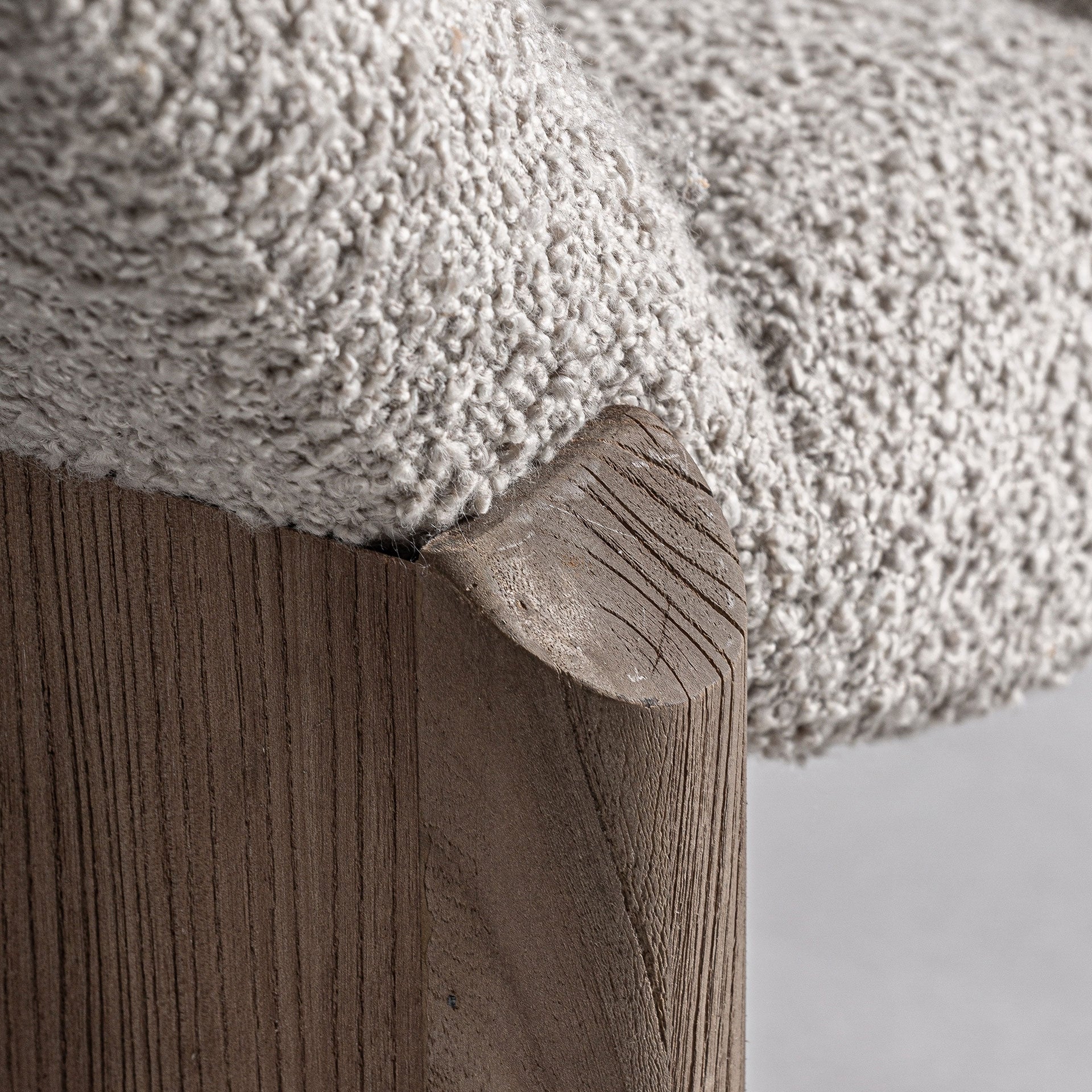 Szezlong JACQUARD beige met houten basis